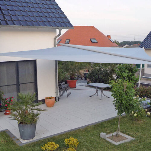 dreieckiges Sonnensegel für Terrasse